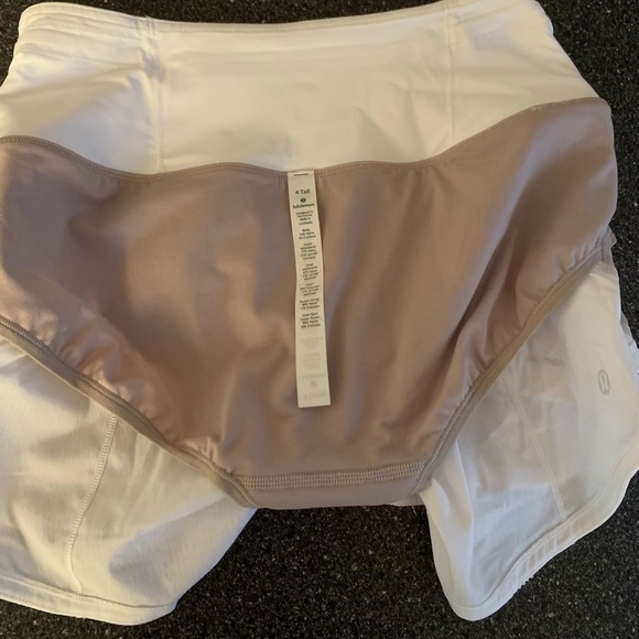 ❌Sold❌ Lululemon High Rise Speed Up shorts - Picture 8 of 8